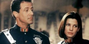 Silvester Stallone et Sandra Bullock dans Demolition Man