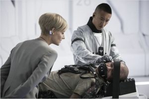 Jodie Foster et Matt Damon dans Elysium