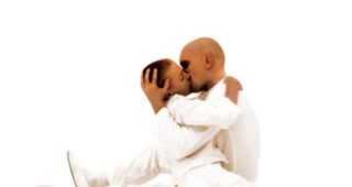 THX 1138 et LUH 3417 s'embrassent