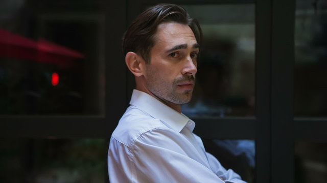Homme méprisant